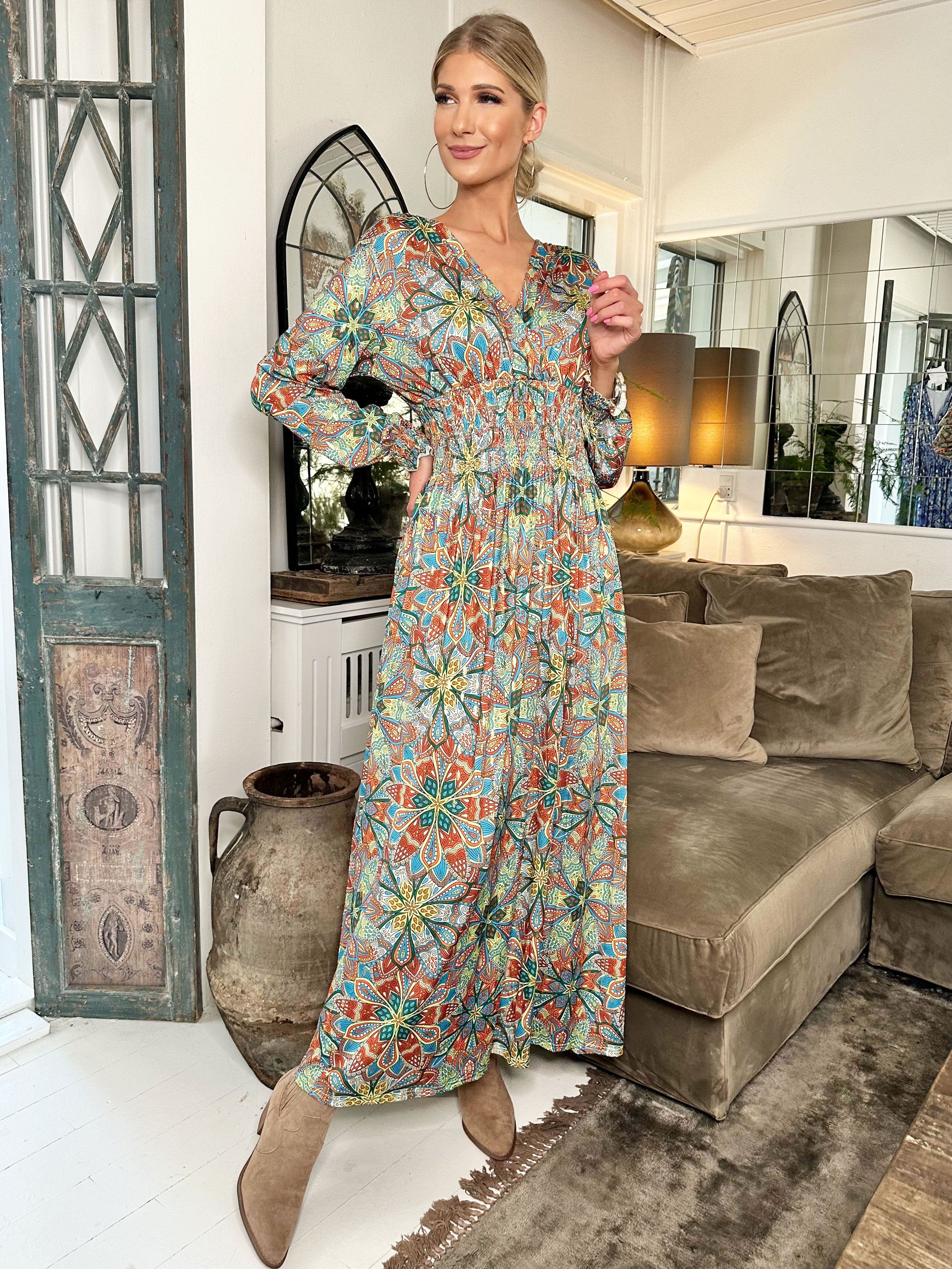 Pams Multi L/S - Lång elastisk klänning i skrynkelfritt tyg med långa ärmar